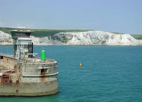 Acantilados blancos de Dover y su puerto qh0006-dover-acantilados-puerto